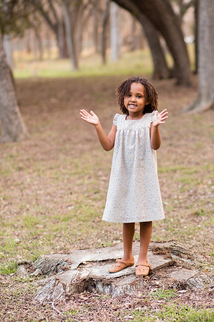 kids clothes week : happy homemade dress with frilled shoulders