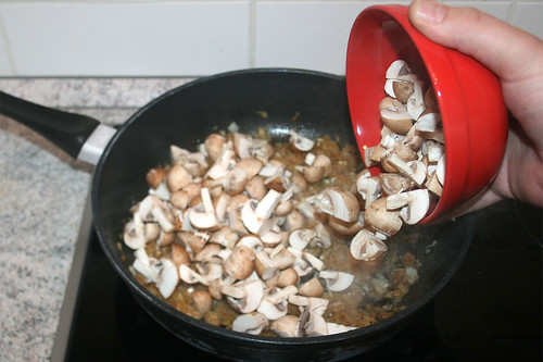 25 - Champignons addieren / Add mushrooms