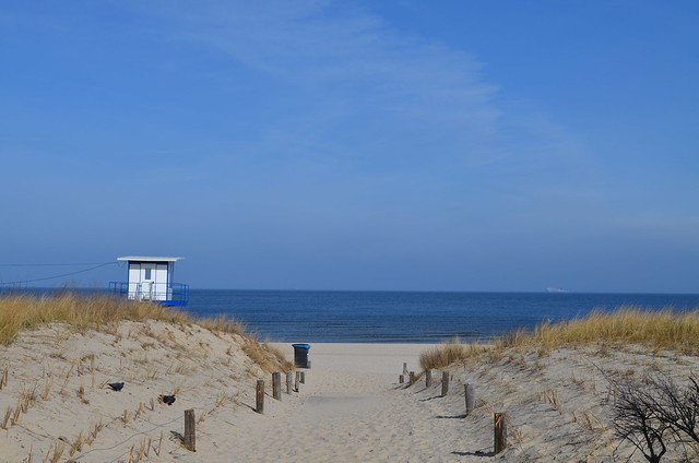 Ahlbeck beach Germany_path to sea with lifeguard tower
