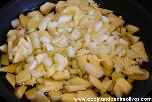 Pimientos verdes rellenos de tortilla de patatas www.cocinandoentreolivos (5)