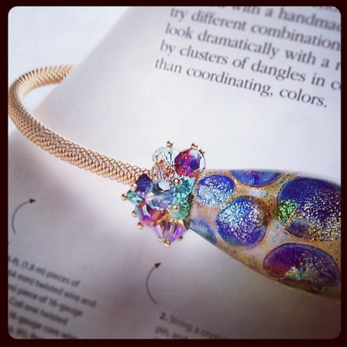 Design by Linda Augsburg from the book Stylish Jewelry Your Way.