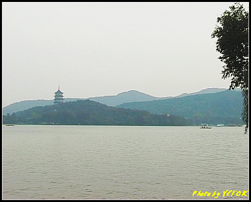 杭州 西湖 (西湖十景之一) 雷峰塔 - 090 (從西湖十景之一  蘇堤望向雷峰塔)