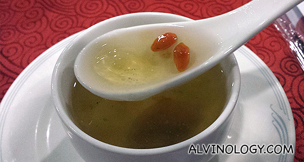 Double-boiled peach resin with ginseng 