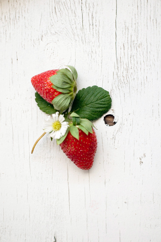 Delicious Bites: Strawberry Swirl Cheesecake