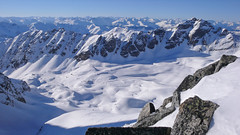 Widok z  przełęczy Pso dell Angelo (3337m), w tle szczyt Tschengler Hochwand (3375m)