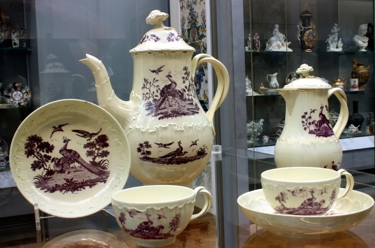 Tea and coffee service. Made at Josiah Wedgwood's factory 1775