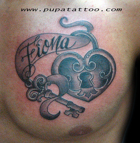 Tatuaje LLave y corazón Pupa Tattoo Granada by Marzia PUPA Tattoo