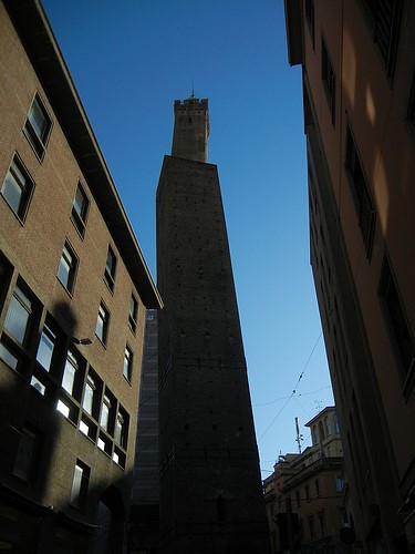 DSCN3449 _ Le due torri (Torre Garisenda, front and Torre degli Asinelli, back), Bologna, October 2012, Bologna, 16 October