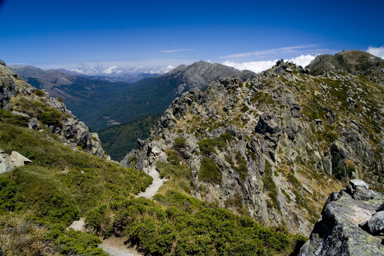 2. Paisaje montañoso en Córcega. Autor, Jonay Galván