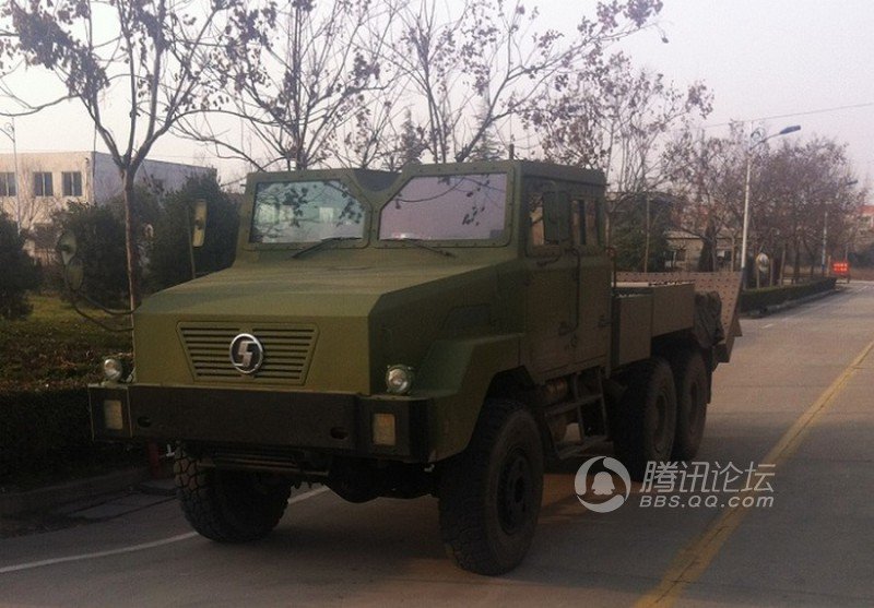 新型155mm卡车炮采用陕汽军卡底盘。