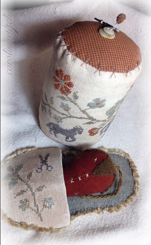 Pin drum & slipper w wool strawberry