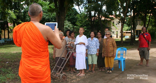 Visitors for the abbott 1 by tGenteneeRke langs de Mekong