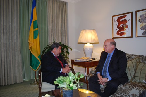 Secretario General de la OEA se reunió con Primer Ministro de San Vicente y las Granadinas