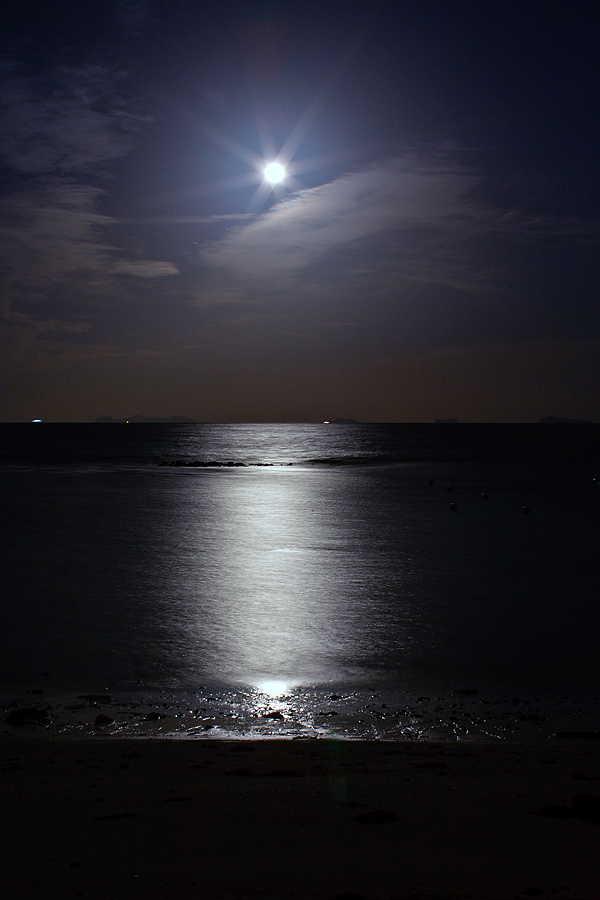 beautiful full moon track sea ocean sweet night Taling Ngam awesome stay