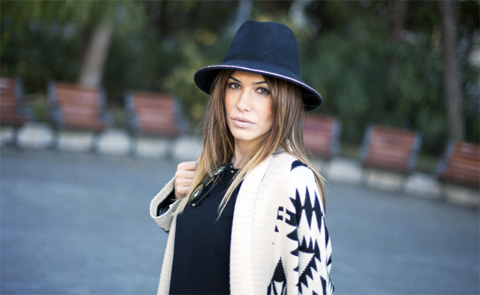 street style barbara crespo poncho in black hat zara booties outfitfashion blogger madrid