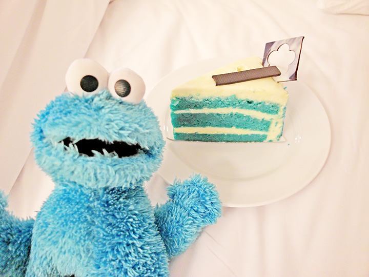 cookie monster and blue cake