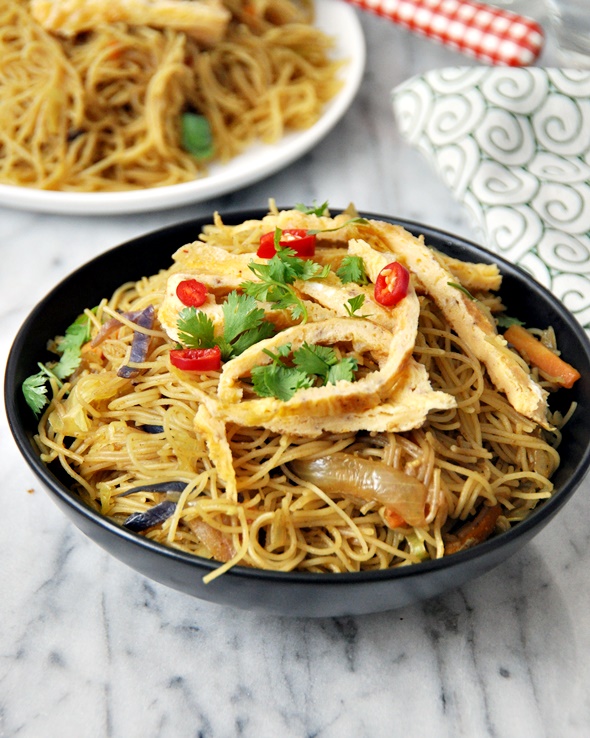 One-Pan Singapore Noodles | www.fussfreecooking.com