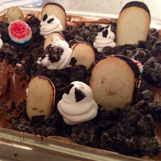 Graveyard pudding crumbled cookie deliciousness by @loaura_r #halloween #sugarawesomeness