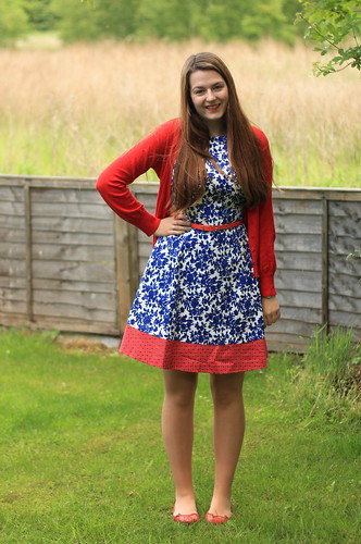 OOTD, outfit of the day, red cardigan, floral dress, red shoes