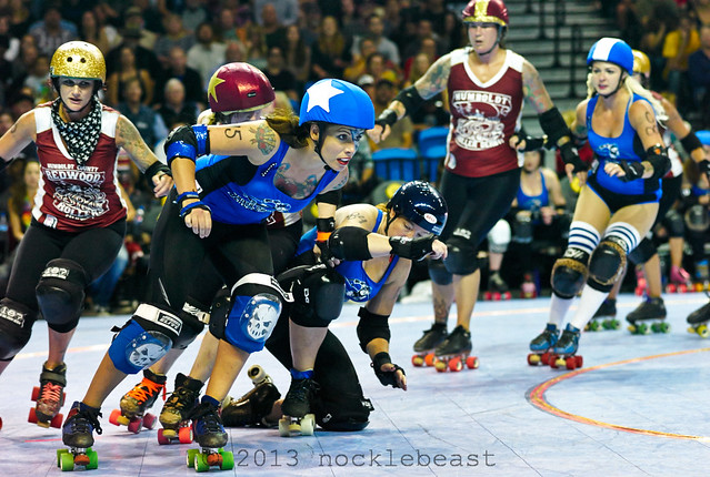 Pippi Hardsocking #45 breaks out of the pack wearing skull kneepads