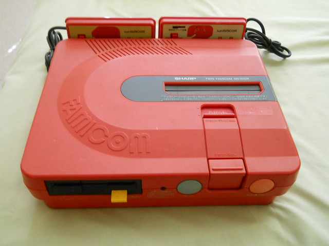 Famicom Twin Sharp