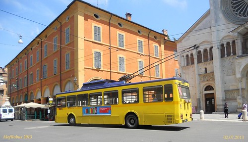 un filobus Socimi e il Duomo di Modena :-)