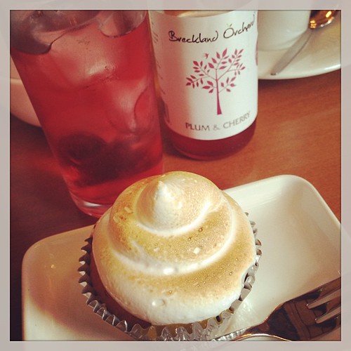 Lemon meringue cupcake and plum & cherry drink.