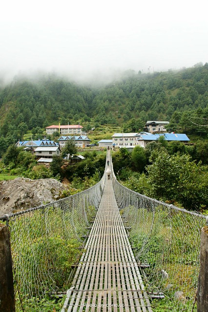 Phakding的吊桥