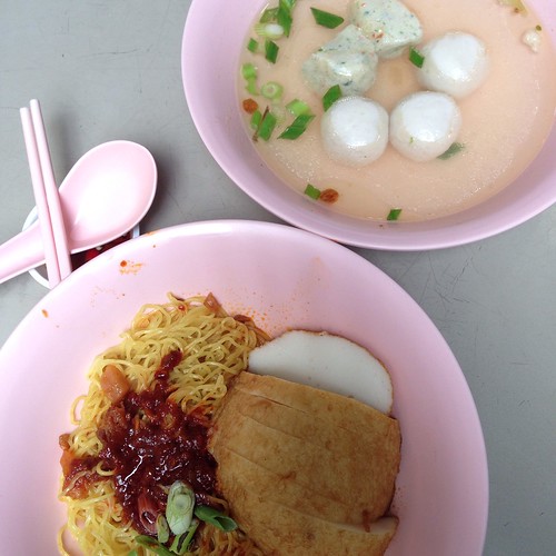 Whitley Fishball Noodle Set. Dry noodles with extra chili & Fried Fish Cake.