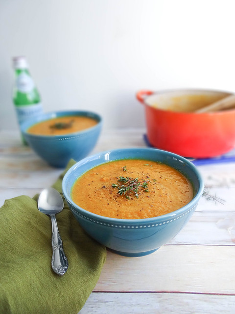 garlicky roasted carrot soup