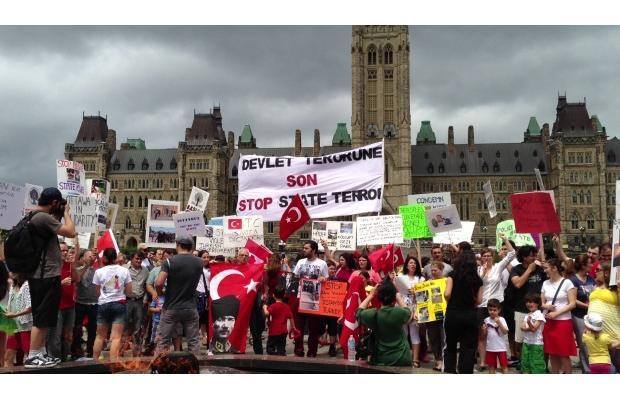 People are demonstrating in front of federal parliament in Ottawa, Canada.