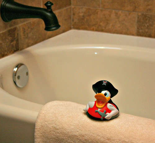 Pirates Suite guest bath