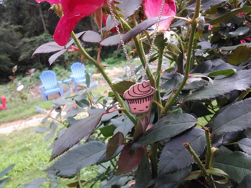 Cupcake Necklace in Rose Bush