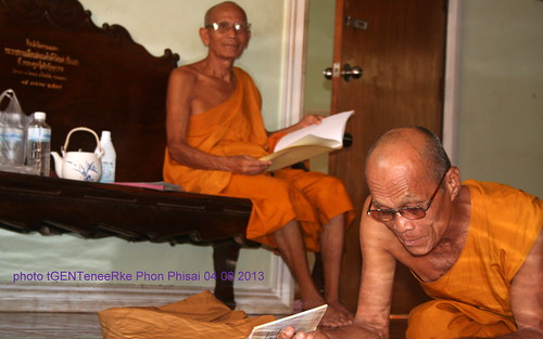 Living in temple Wat Luang Phon Phisai 3 by tGenteneeRke along the Mekong river