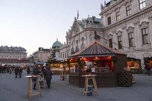 Belvedere Palace market