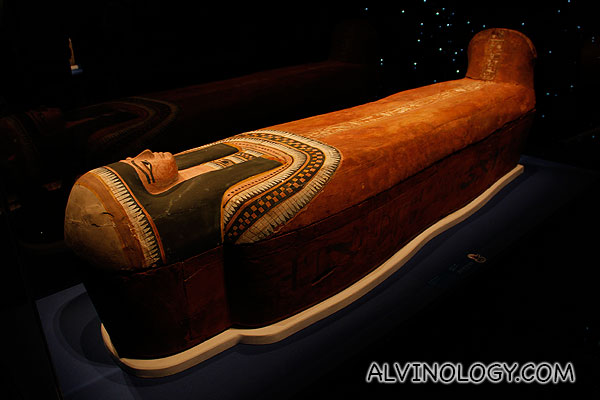 Coffin with a simpler motif on the lid