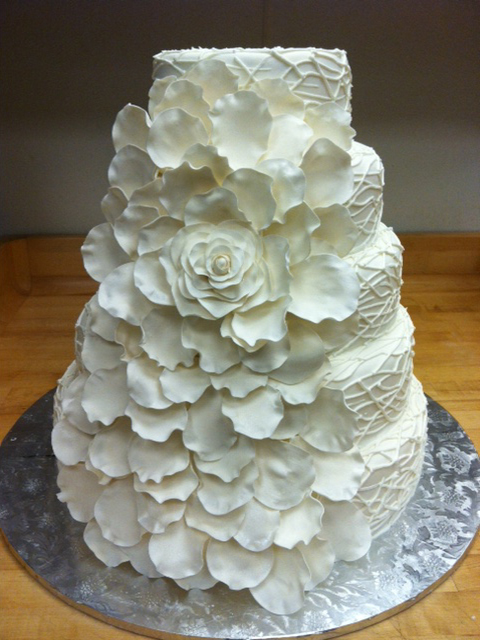 wc-white-flower-petals-wedding-cake