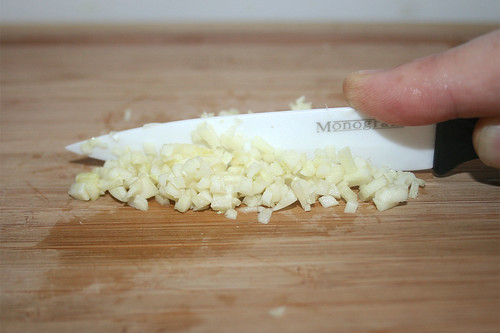 13 - Knoblauch zerkleinern / Mince garlic