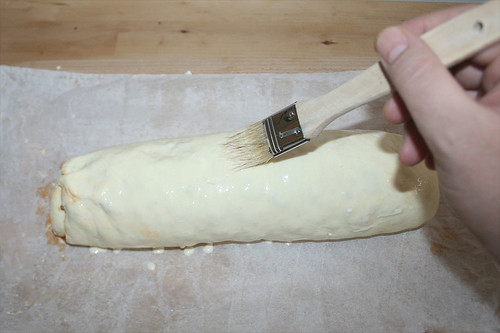 22 - Mit Kondesmilch bepinseln / Brush with condensed milk