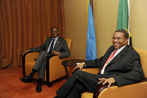President Kagame and President Kikwete hold talks on the sidelines of the ICGLR Summit- Kampala, 5 September 2013