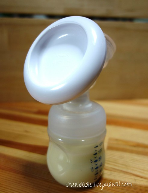 cover over breast pump funnel