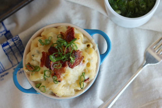 Gooey mac & cheese with chives, bacon, and green onions