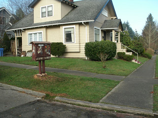 little free library, Tacoma WA (by: Bookus Binder, creative commons)