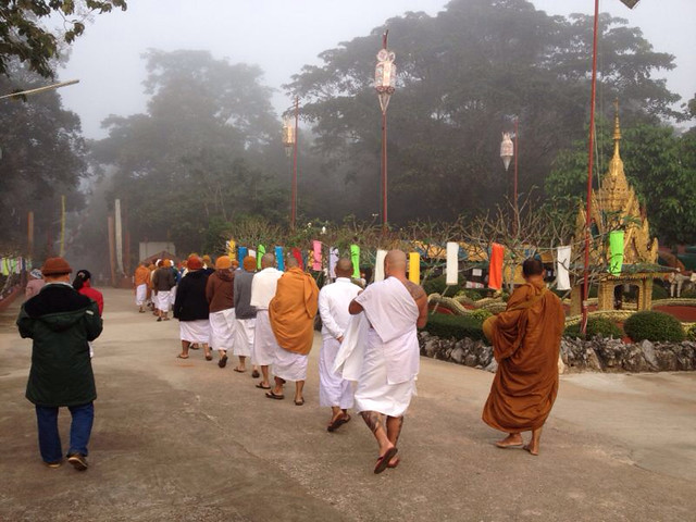 стать монахом в таиланде