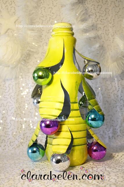 árbol de Navidad y farol con botella de plástico