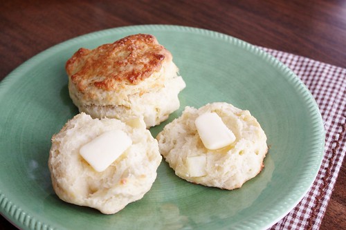 apple-buttermilk-biscuits