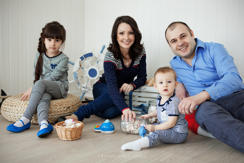 Семейная фотосессия в студии, семейный фотограф Новосибирск