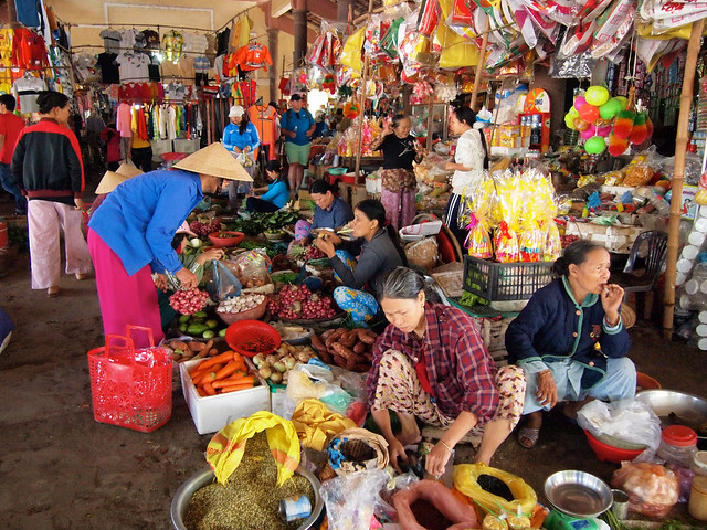 Street markets in Vietnam, photo courtesy Dangerous Business