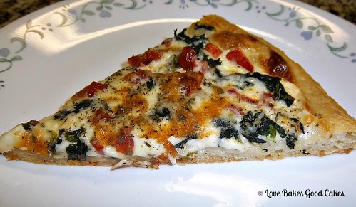 tomato-spinach-alfredo-pizza2