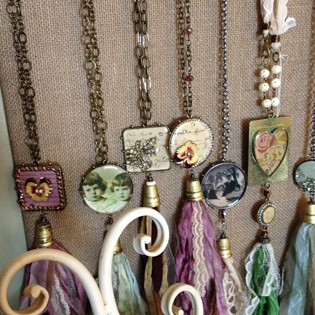 Anyone in need of some gorgeous jewelry for Christmas? My friend Lexi makes some gorgeous stuff